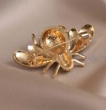 Broșă placată cu aur de 14K, model albină cu pavaj de cristale clare și inserții verde smarald, Noem® - imagine 3