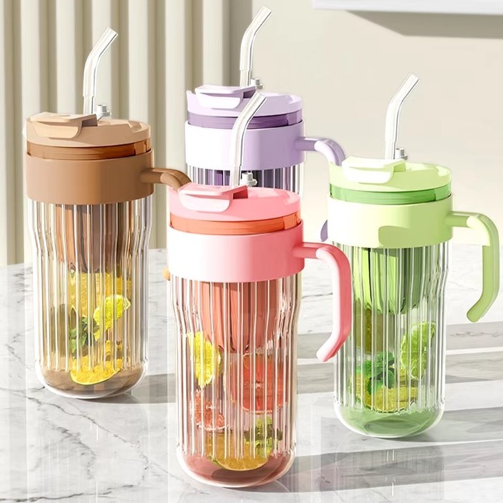 NO0451-CUP12BR_04-1 Cană din sticlă striată cu infuzor/sită, 550 ml, cu mâner, capac etanș și pai de sticlă inclus, Noem® - imagine 1