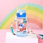 Sticlă de apă pentru copii, albastră cu pai, model ursuleț supererou și cornițe din silicon, 600 ml, 19 cm x 8,5 cm, Noem® - imagine 2