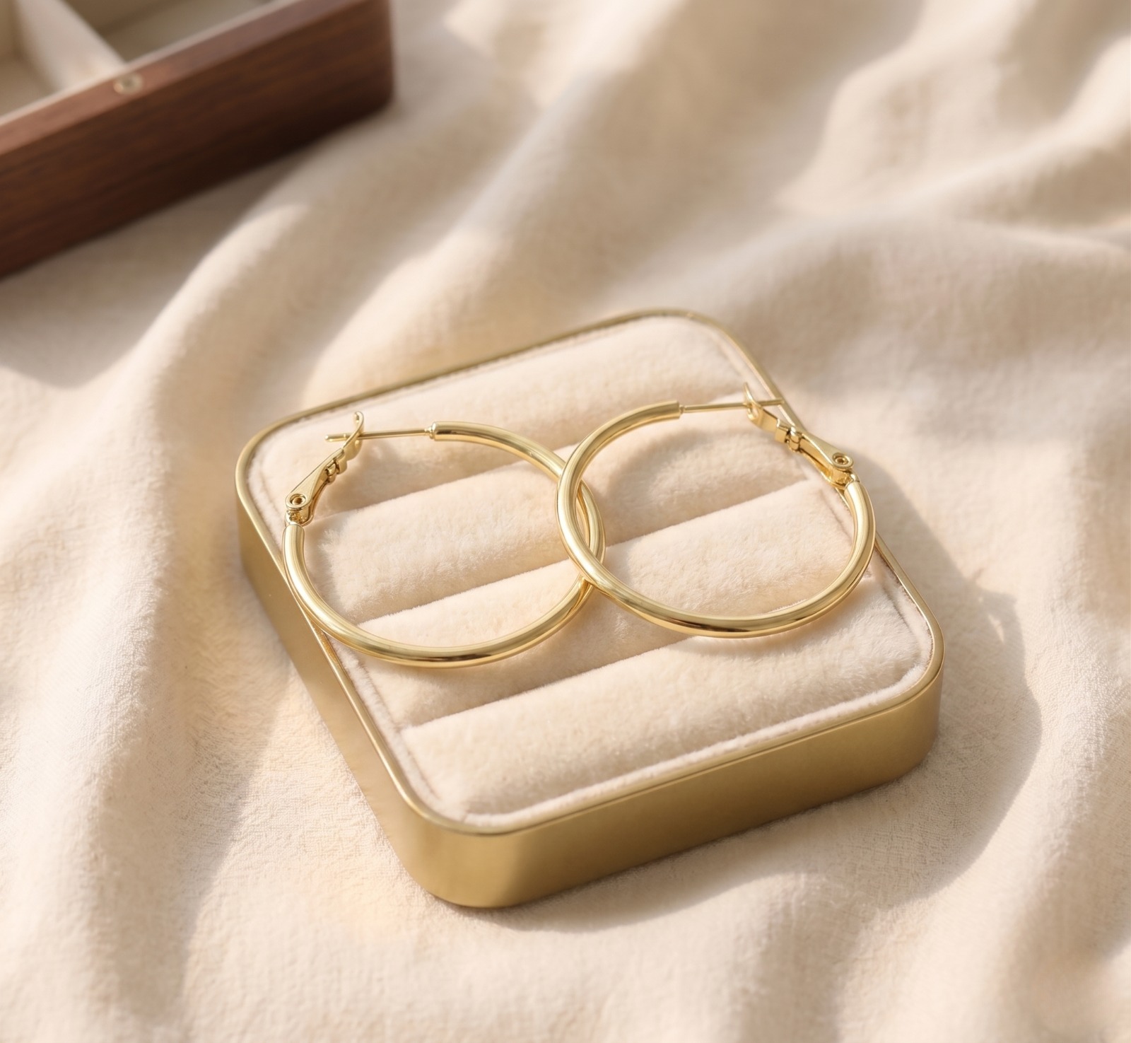 WhatsApp Image 2026-06-12 18.53.57 Cercei eleganți placați cu aur 14K, 30/2 mm, model cerc, Noem® - imagine 1