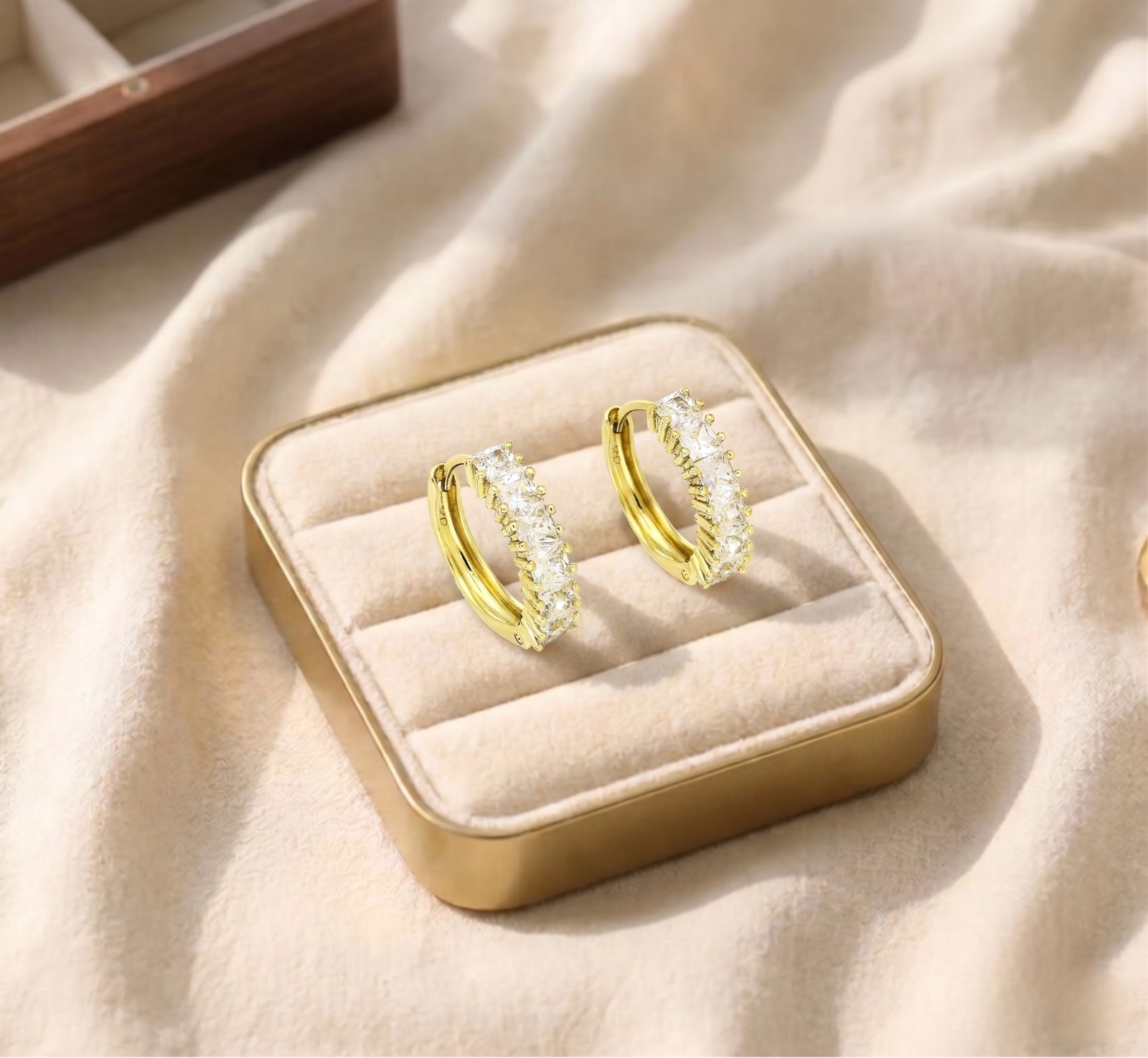 WhatsApp Image 2026-06-12 a8.53.57 Cercei eleganți placați cu aur 14K, 15/4 mm, model briliant cu zirconiu transparent, Noem® - imagine 1