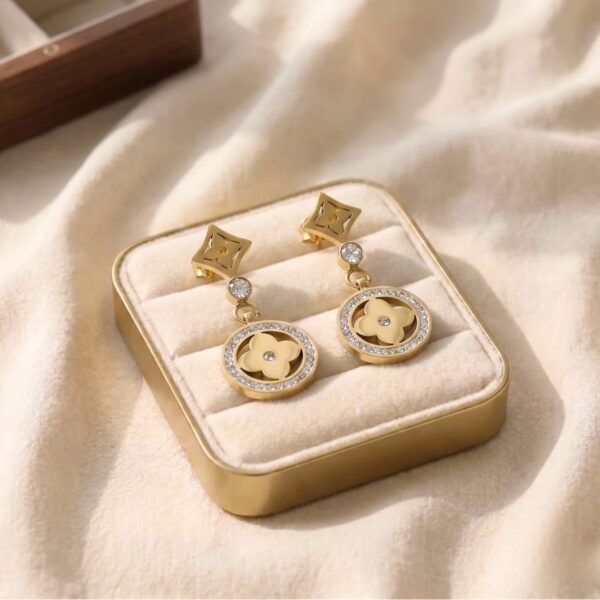 Cercei eleganți placați cu aur 14K, 30/13 mm, model cu cristale, Noem®
