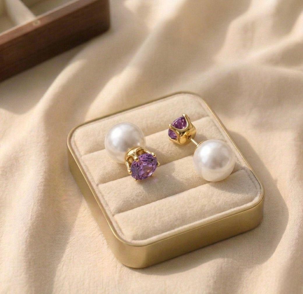 WhatsApp Image 2026-06-20 at 12.43.05 Cercei placați cu aur de 14K, tribali cu două fețe, cu cristal violet fațetat și perlă mare albă, Noem® - imagine 1