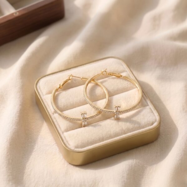 Cercei eleganți placați cu aur 14K, 45/10 mm, model cerc cu cristale, Noem®