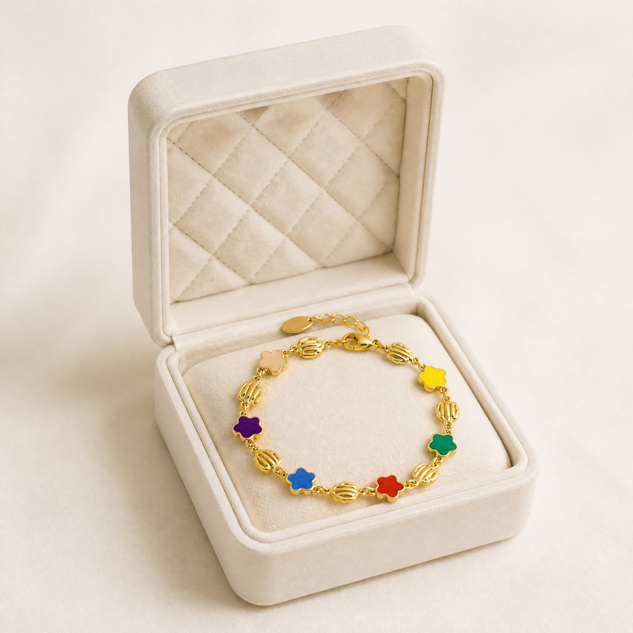 b04_texturat_aur_2 Brățară placat cu aur de 14K, model vesel și elegant cu trifoi emailate în culori vii multicolore intercalate de zale decorative, 17+3 cm / 7 mm, Noem® - imagine 1