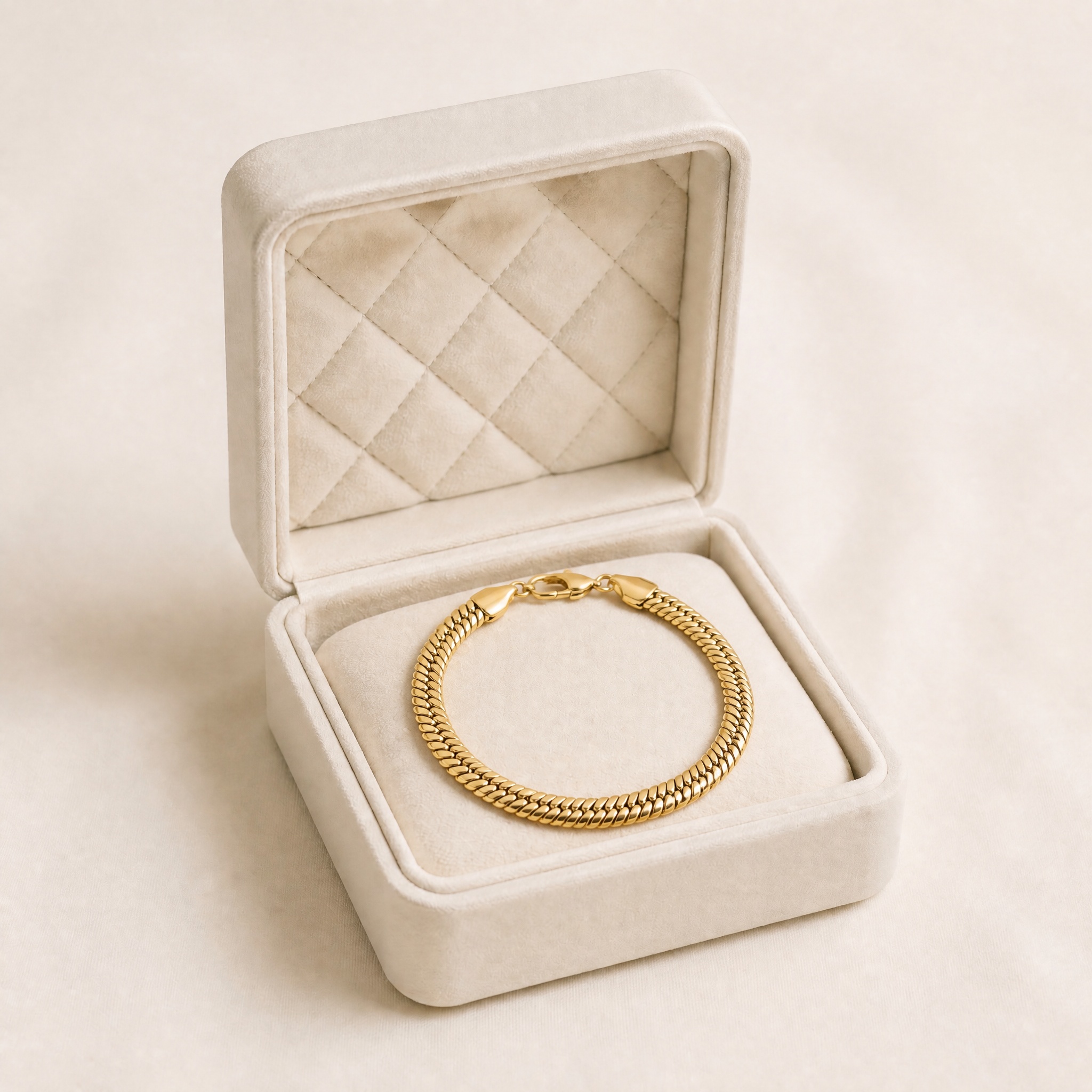 b10_herringbone_2 Brățară elegantă placată cu aur 14K, model plat tip șarpe cu zale compacte lucioase, 21 cm, 7.8 mm, Noem® - imagine 1