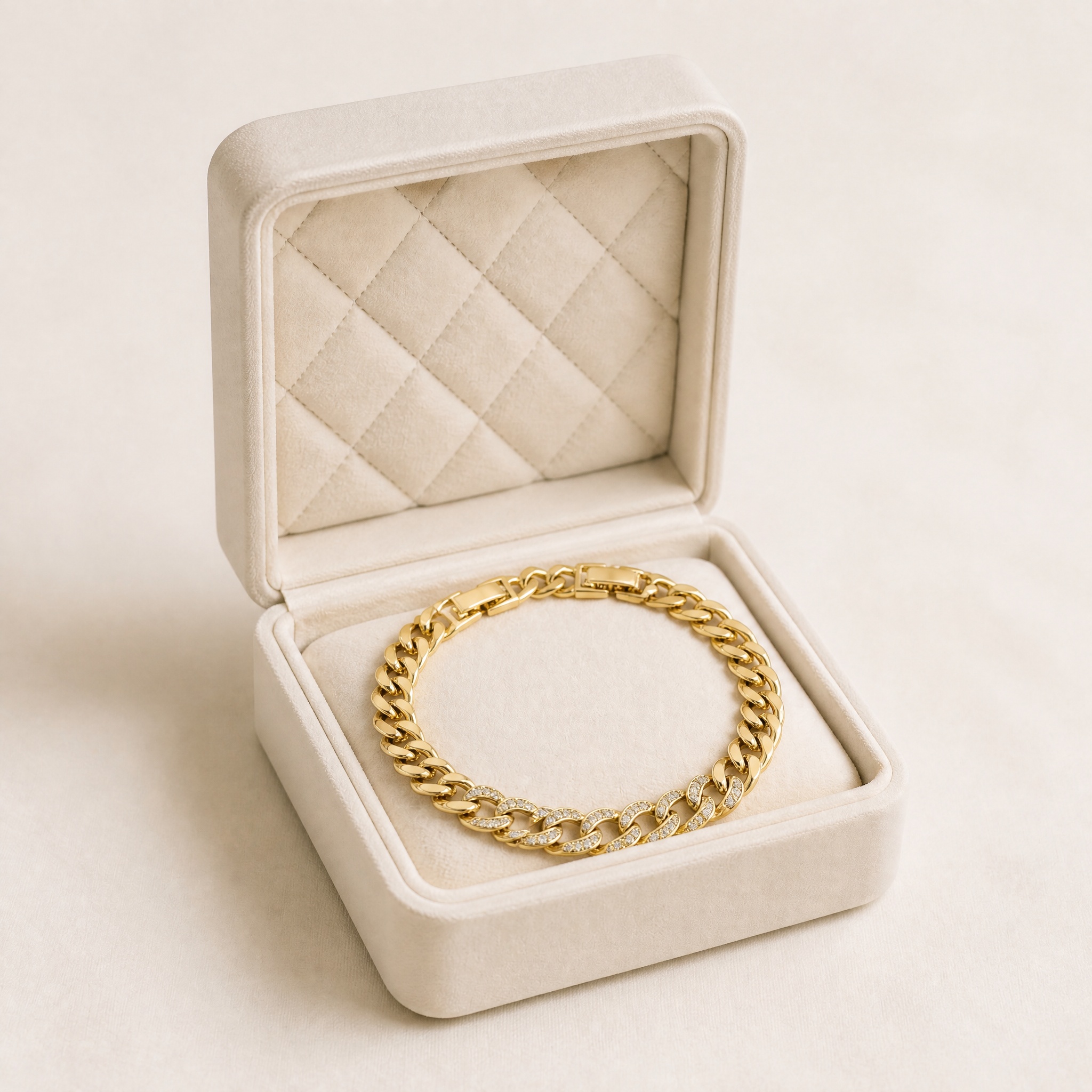 b24_cuban_pietre_mici_2 Brățară elegantă placată cu aur 14K, model Cuban pavate parțial cu cristale strălucitoare, 17-20 cm, 8 mm, Noem® - imagine 1