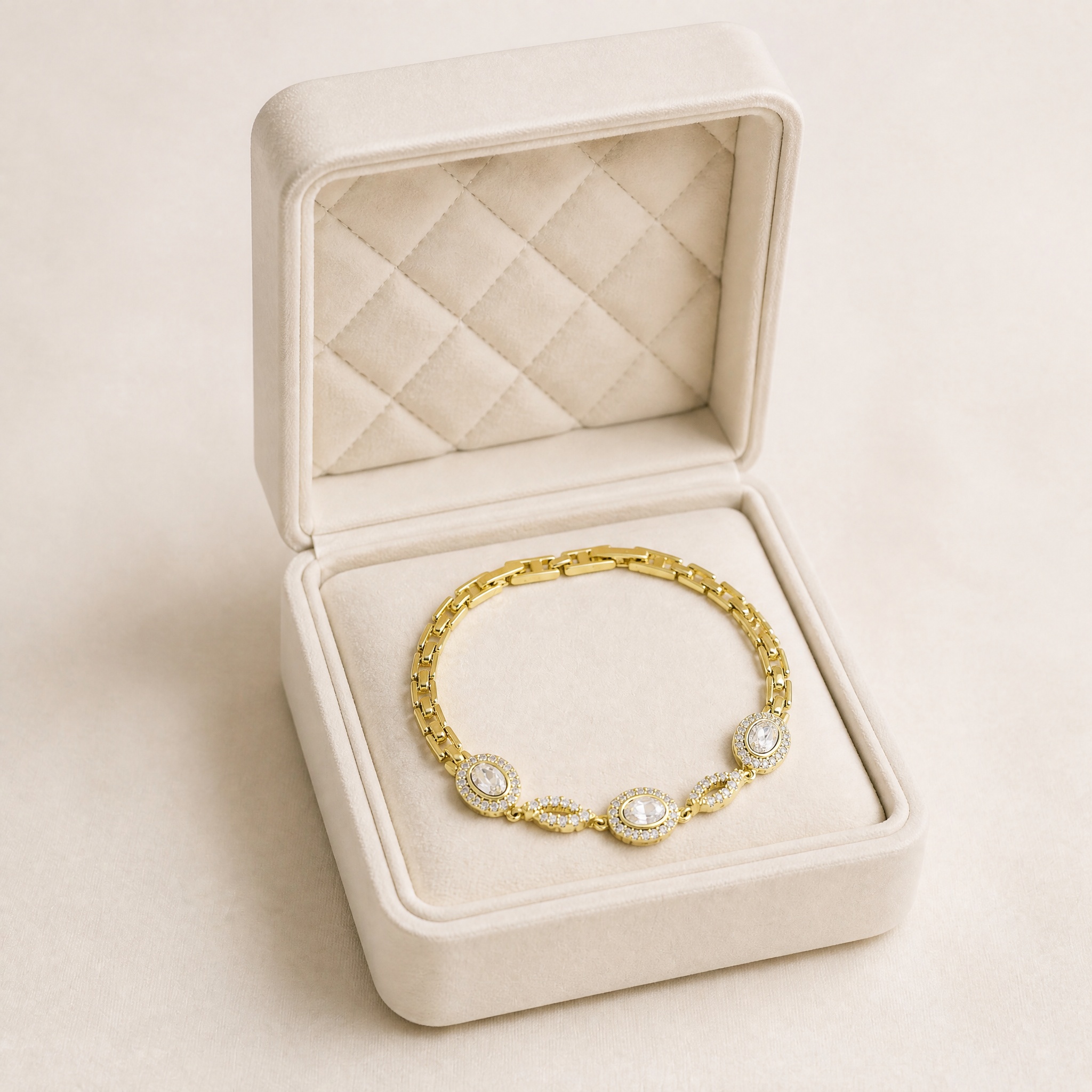 b36_oval_centerpiece_2 Brățară elegantă placată cu aur 14K, model cu medalioane ovale, cristale mari și zale stilizate, 17-19 cm, 9 mm, Noem® - imagine 1