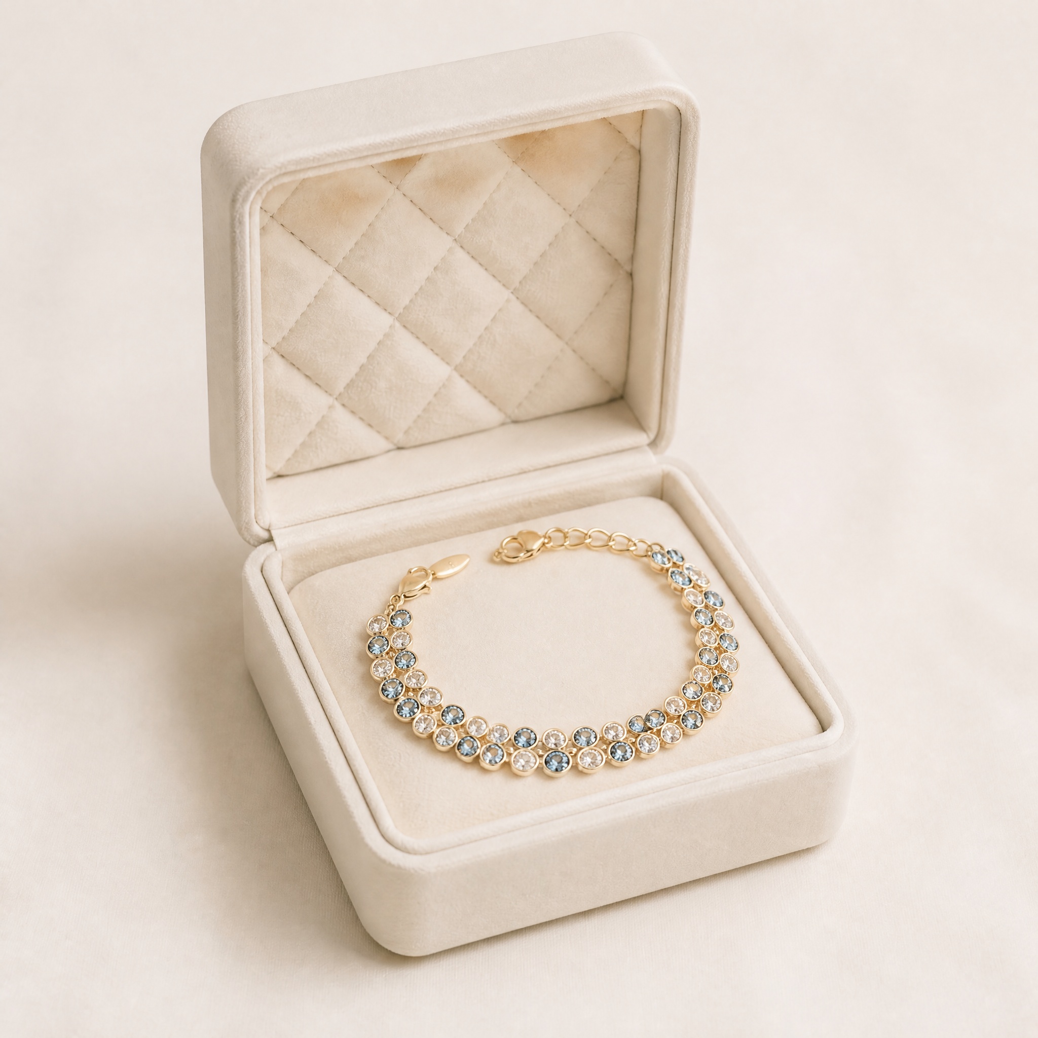 b40_doua_randuri_albastru_2 Brățară placată cu aur 14K, model luxury, cu două rânduri paralele de cristale rotunde în nuanțe de safir deschis și alb transparent, 17+3 cm, Noem® - imagine 1
