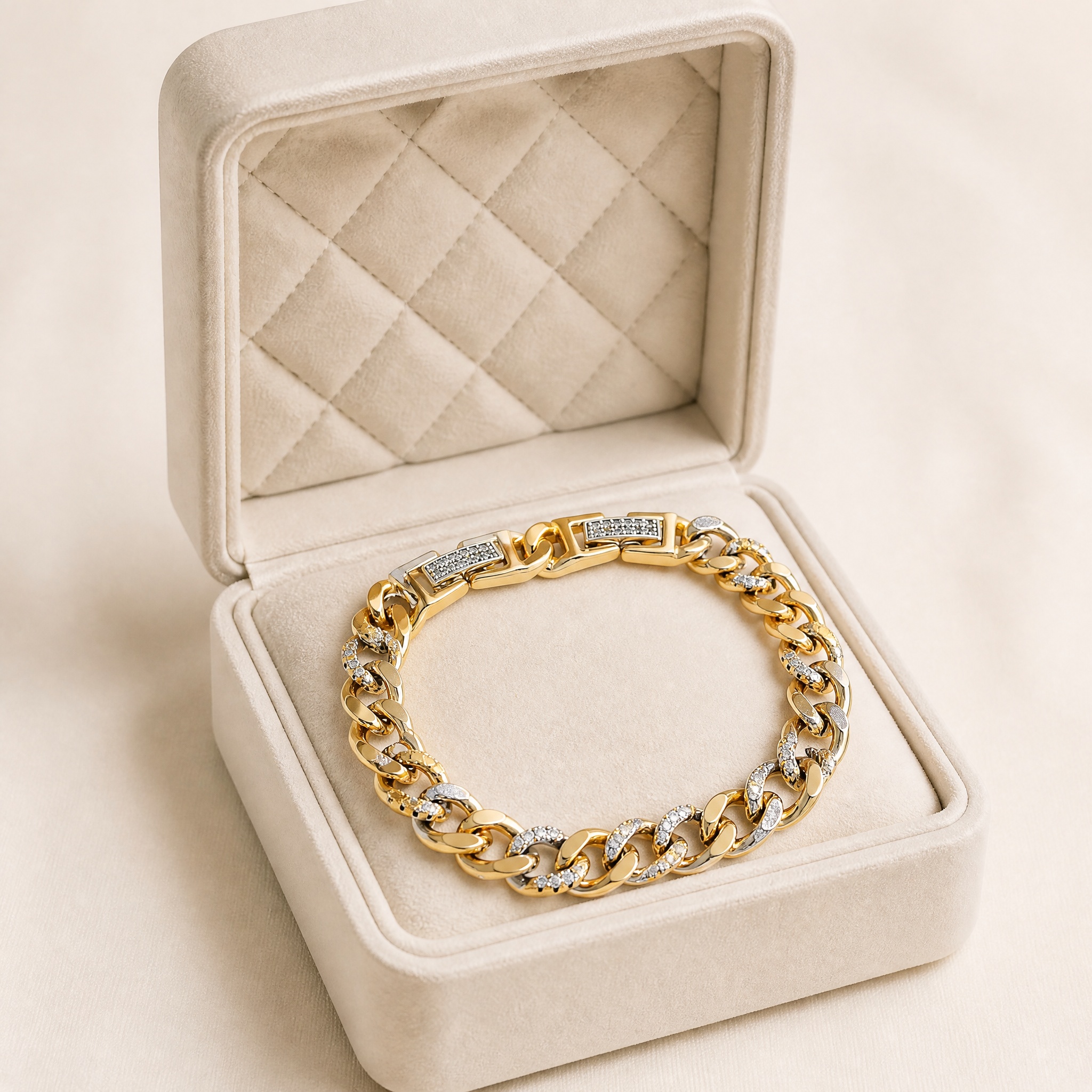 b41_curb_diamante_v2_2 Brățară de damă placată cu aur de 14K, model Luxury cu zale împletite plat și detalii decorative încrustate cu zirconiu cubic transparent, 19-17 cm / 9 mm, Noem® - imagine 1