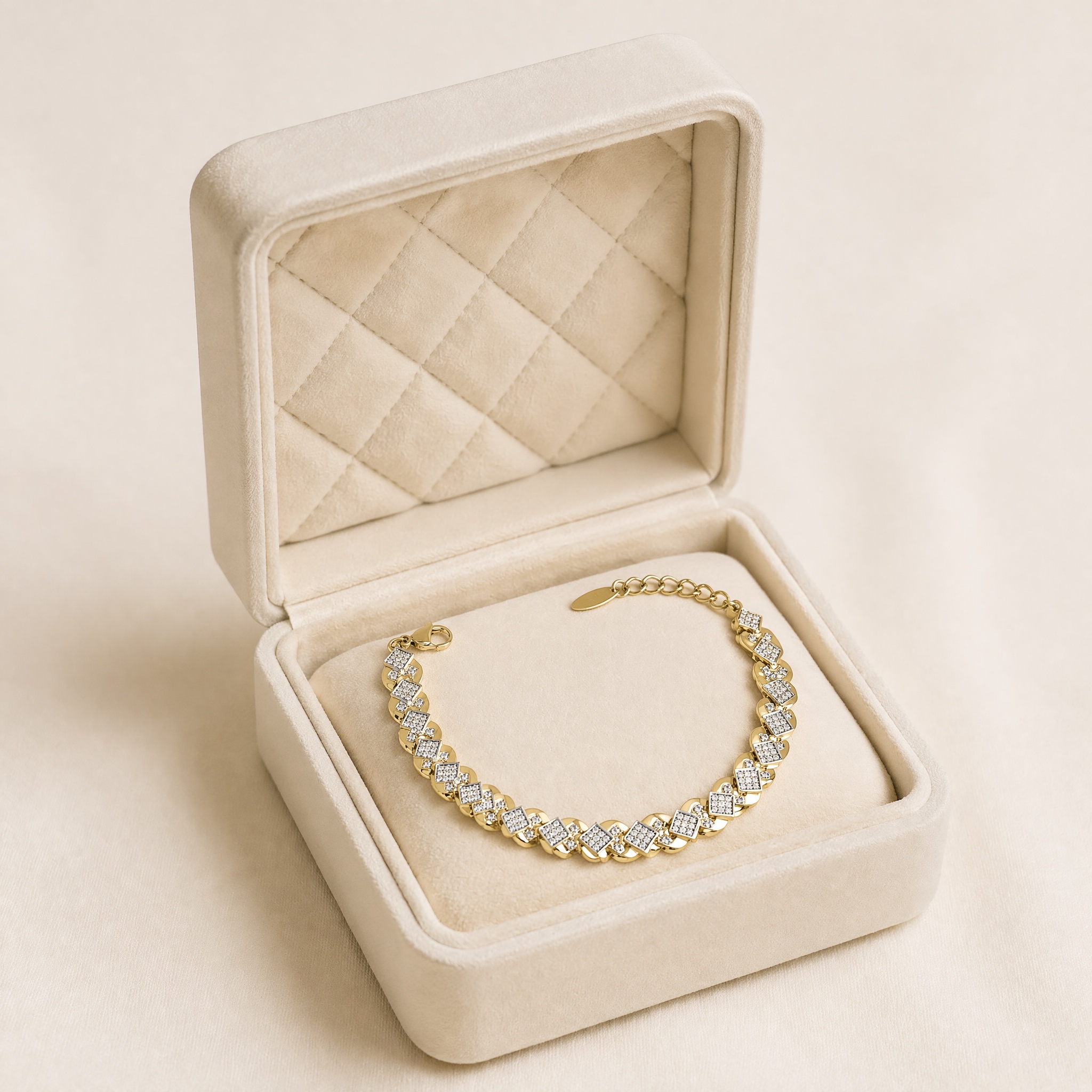 b43_x_kisses_pave_2 Brățară elegantă placată cu aur 14K, model cu elemente geometrice în carouri încrustate cu cristale, 17.5+3 cm, 9 mm, Noem® - imagine 1