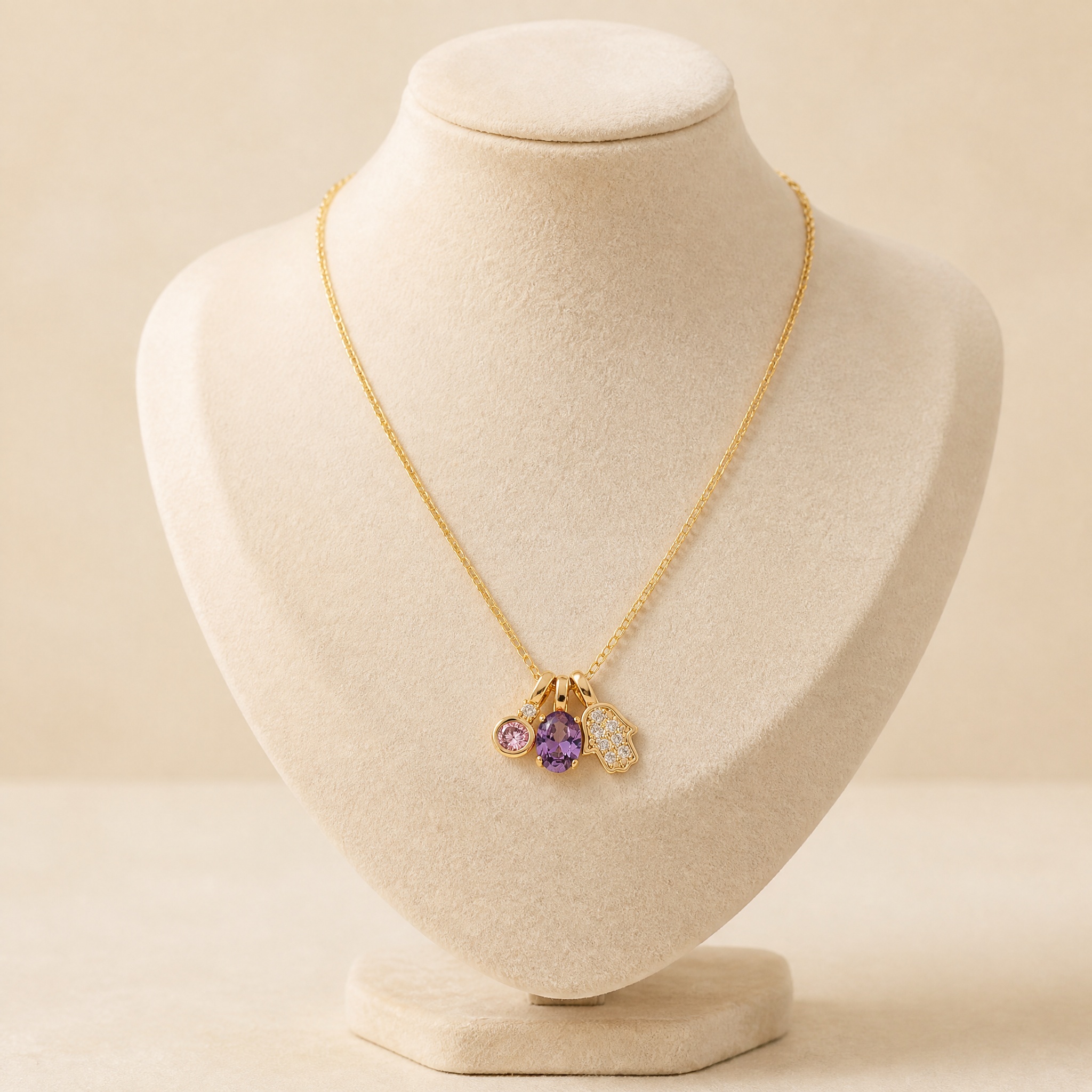 colier_3charmuri_bust1_2 Colier placat cu aur 14K, model elegant cu trei charmuri suspendate , Mâna lui Fatima pavată cu cristale, un cristal violet oval și un cristal roz rotund, 43+3 cm, Noem® - imagine 1
