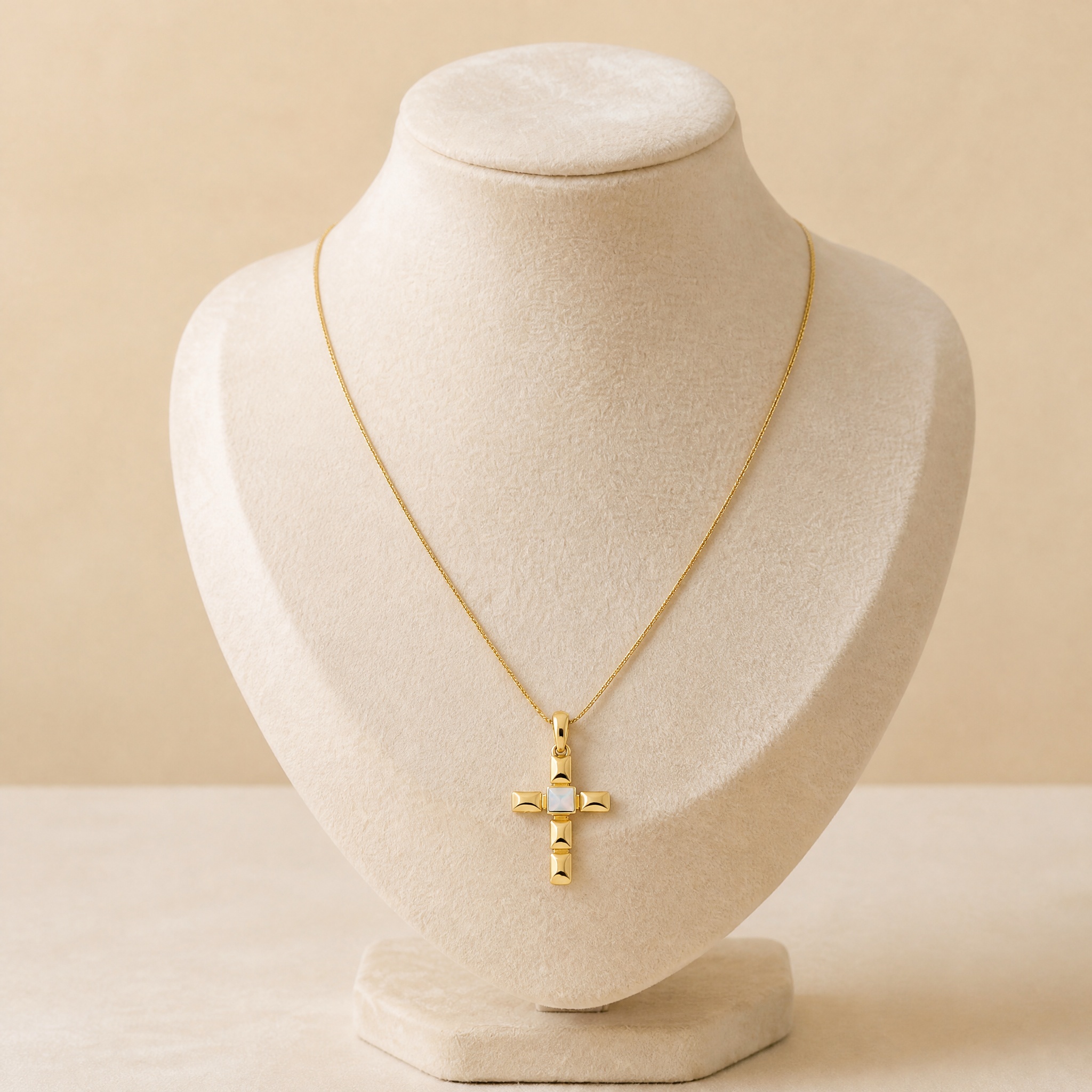 colier_cruce_alb_bust1_2 Colier celebritate placat cu aur de 14K, model fin și minimalist cu pandantiv în formă de cruce stilizată decorată central cu un cristal AB cu reflexii curcubeu, 40+5 cm, Noem® - imagine 1