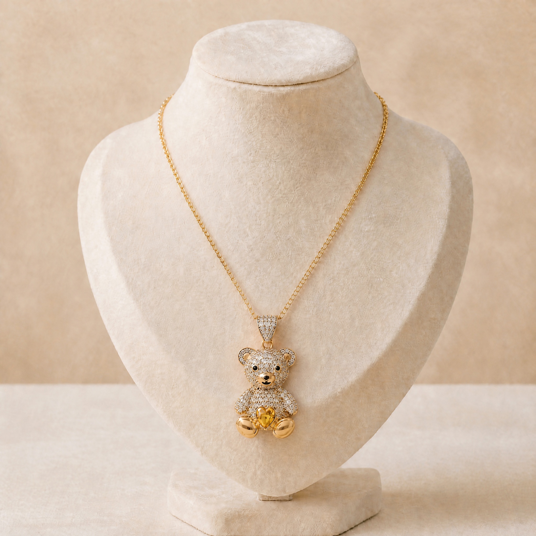 colier_ursulet_pave_inima_cristal_auriu_bust1_mic_2 Colier placat cu aur 14K, model elegant cu pandantiv în formă de ursuleț pavat în întregime cu cristale sclipitoare și burtică decupată în formă de inimă aurie, 40+5 cm, Noem® - imagine 1