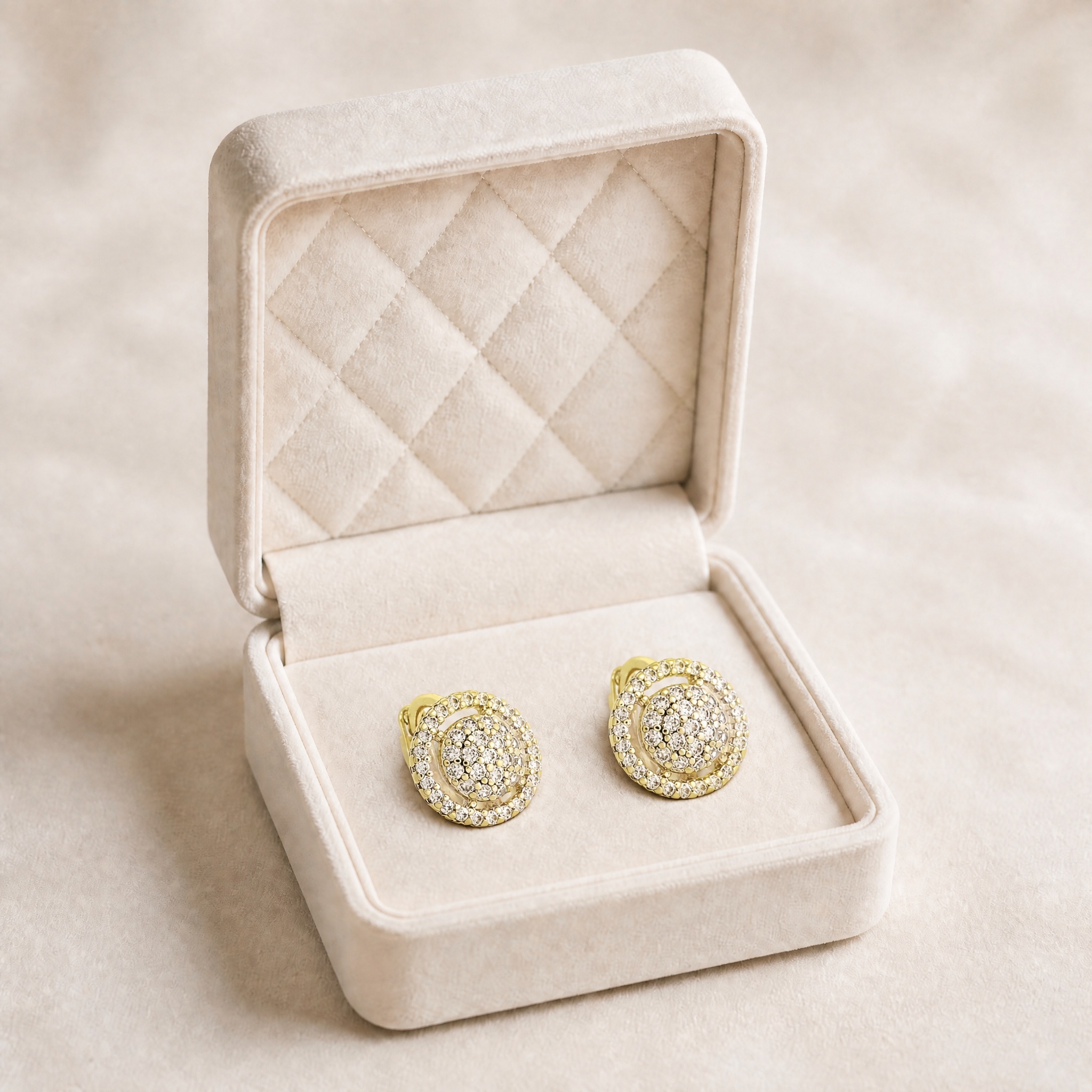 noem_cercei_1_pave_rotunzi_2 Cercei eleganti placati cu aur 14K, model rotund tip tortițe cu cercuri briliante încrustate cu cristale, 11x10 mm, Noem® - imagine 1
