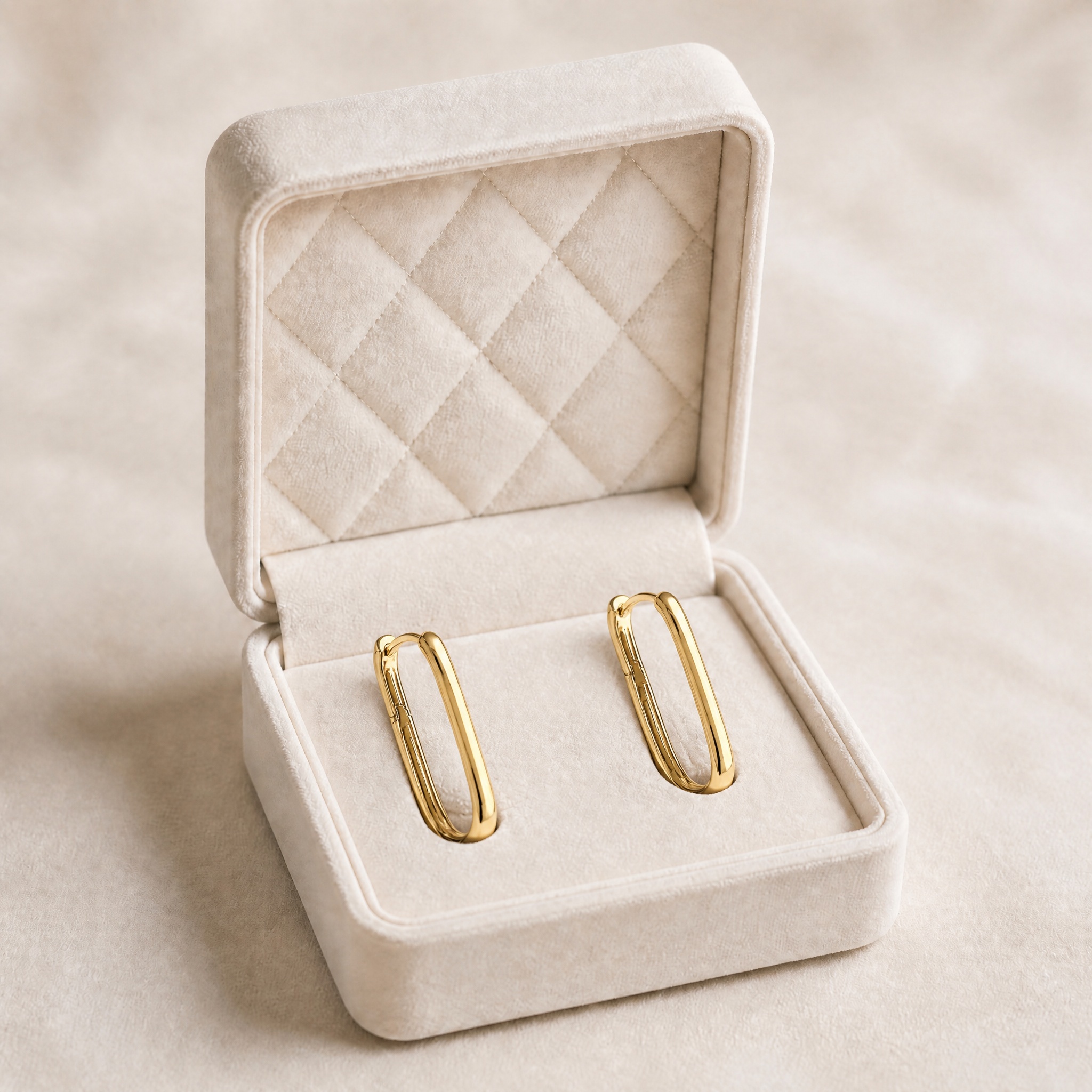 noem_cercei_oval_alungit_b_2 Cercei eleganți placați cu aur 18K, model geometric modern în formă de oval alungit / dreptunghi rotunjit cu finisaj lucios premium, 29/3 mm, Noem® - imagine 1