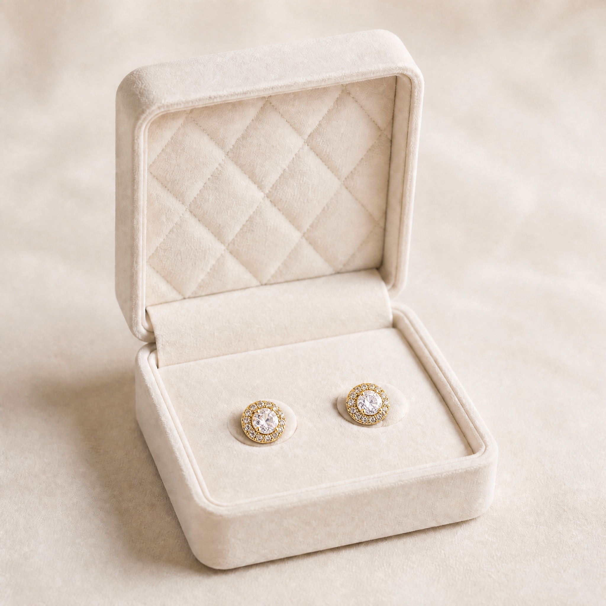 noem_cercei_stud_halo_rotund_incolor_mic_2 Cercei eleganți placați cu aur 14K, 9 mm, model marciză cu briliant cristal transparent, Noem® - imagine 1