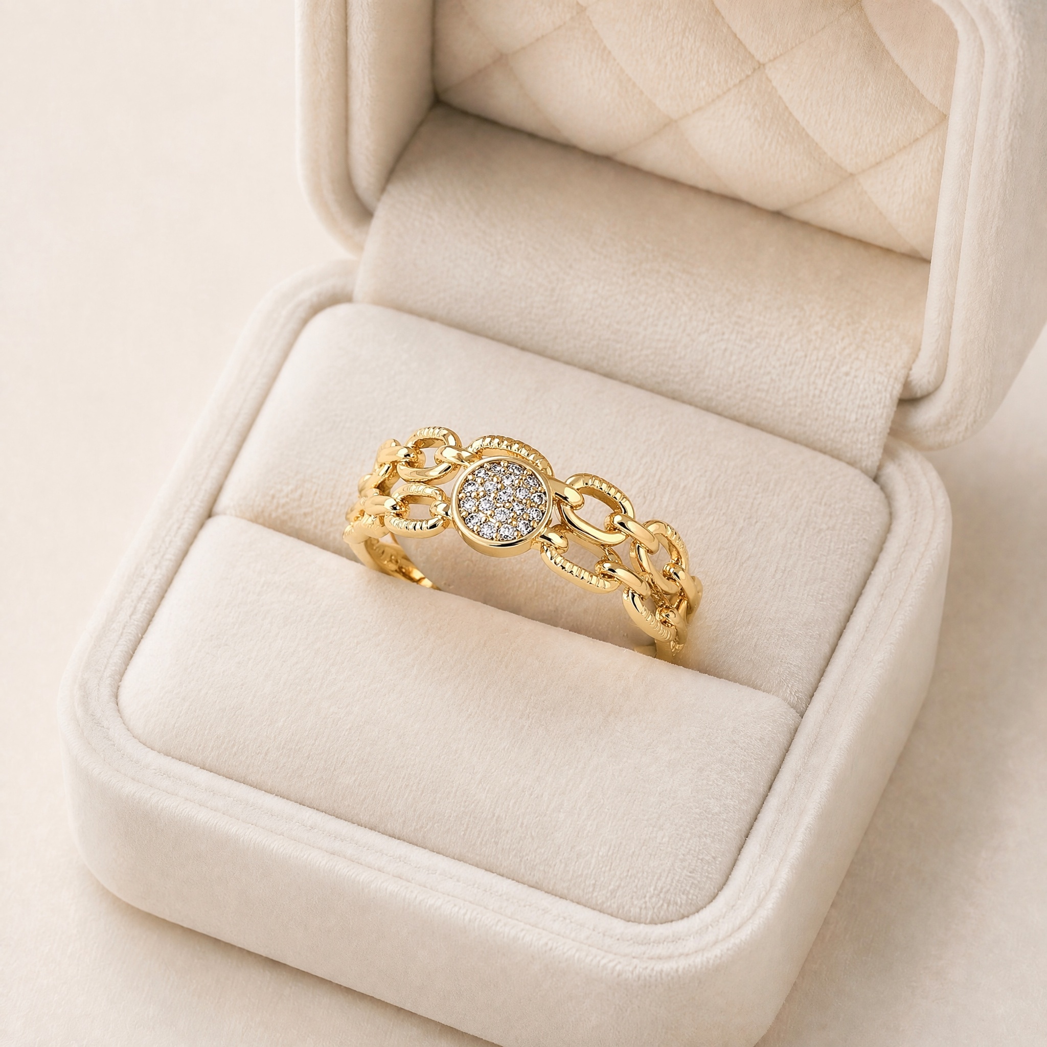 noem_inel5_lant_dublu_disc_pave_2 Inel de damă stratificat placat cu aur de 14K, design chic cu două rânduri distincte și un element rotund central încrustat fin cu zirconiu cubic de o claritate excepțională, 10 mm, Noem® - imagine 1