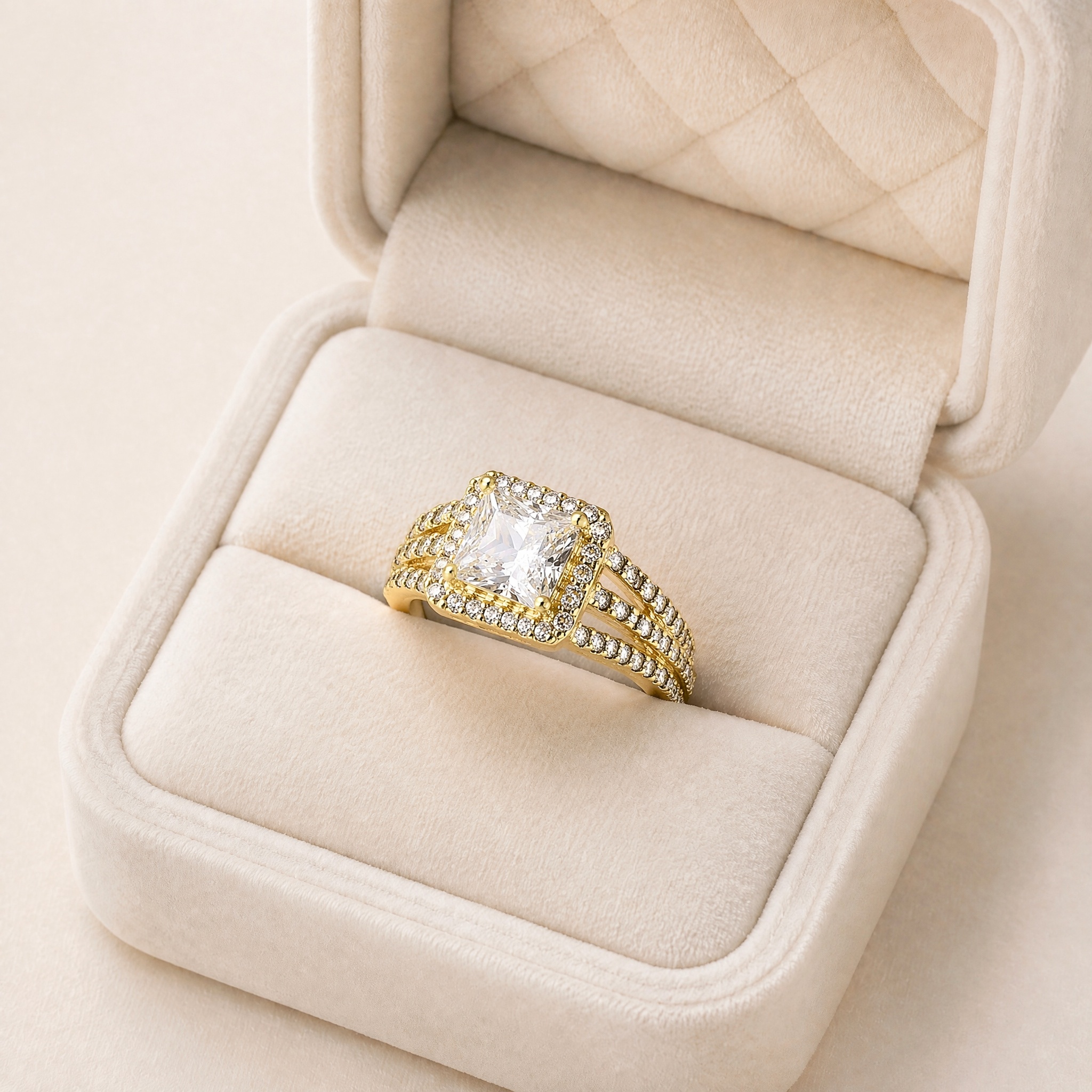 noem_inel7_patrat_mare_halo_triplu_pave_2 Inel statement placat cu aur de 14K, design de lux cu zirconiu cubic central supradimensionat și brațe multiple strălucitoare, 10 mm,marimea 6, Noem® - imagine 1