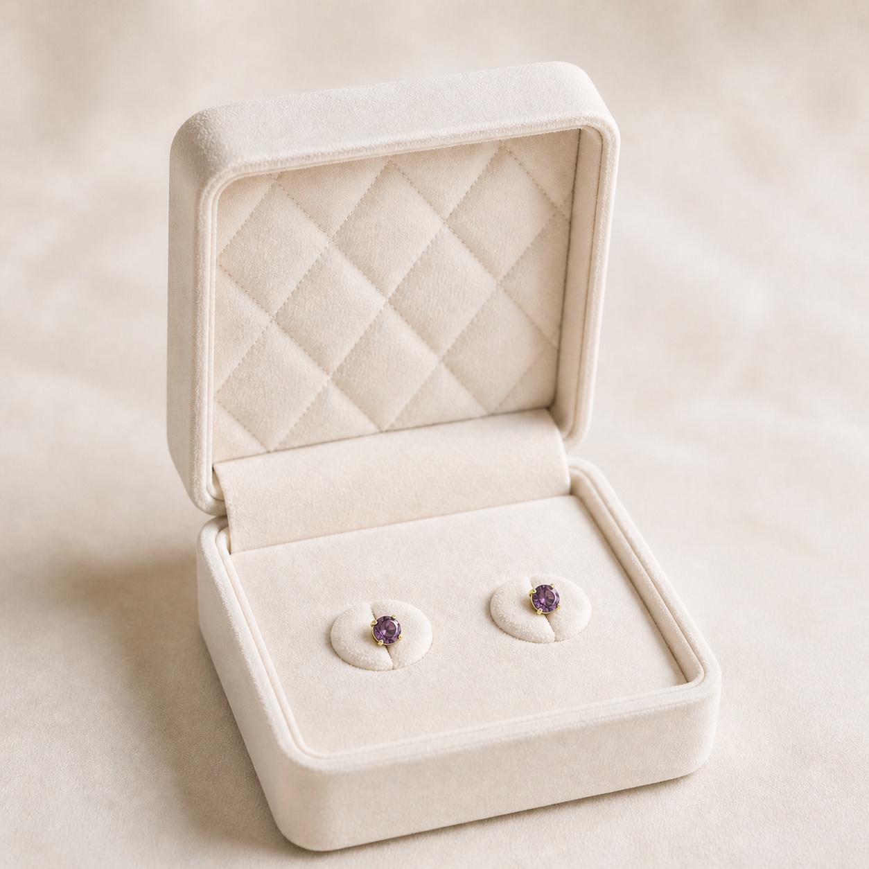noem_stud_violet_4gheare_2 Cercei placati cu aur de 14K, model elegant tip șurub cu cristal rotund de culoare ametistului, 6 mm, Noem® - imagine 1