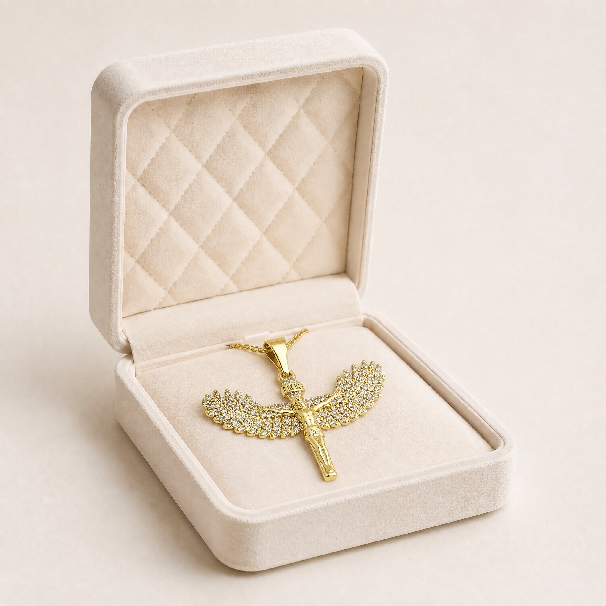 noem_v2_p4_cruce_2 Pandantiv placat cu aur de 14K, model deosebit cu Isus răstignit pe cruce și aripi mari de înger pavate cu cristale strălucitoare, 30/33 mm, Noem® - imagine 1