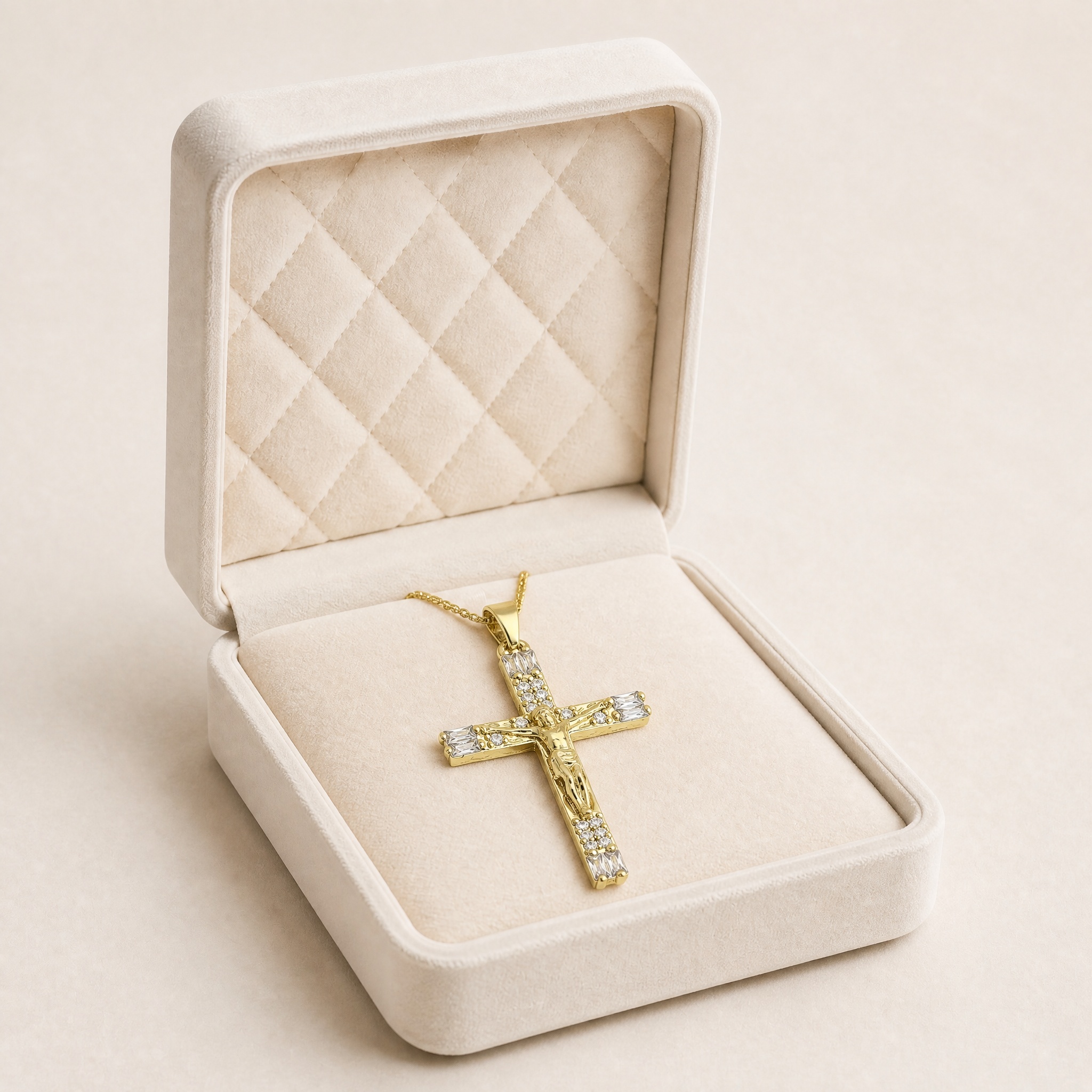 noem_v3_p1_cruce_corp_2 Pandantiv cruce placat cu aur de 14K, cu Iisus Răstignit și brațe ornate cu cristale albe baghetă și zirconii rotunde , 41x21 mm, Noem® - imagine 1