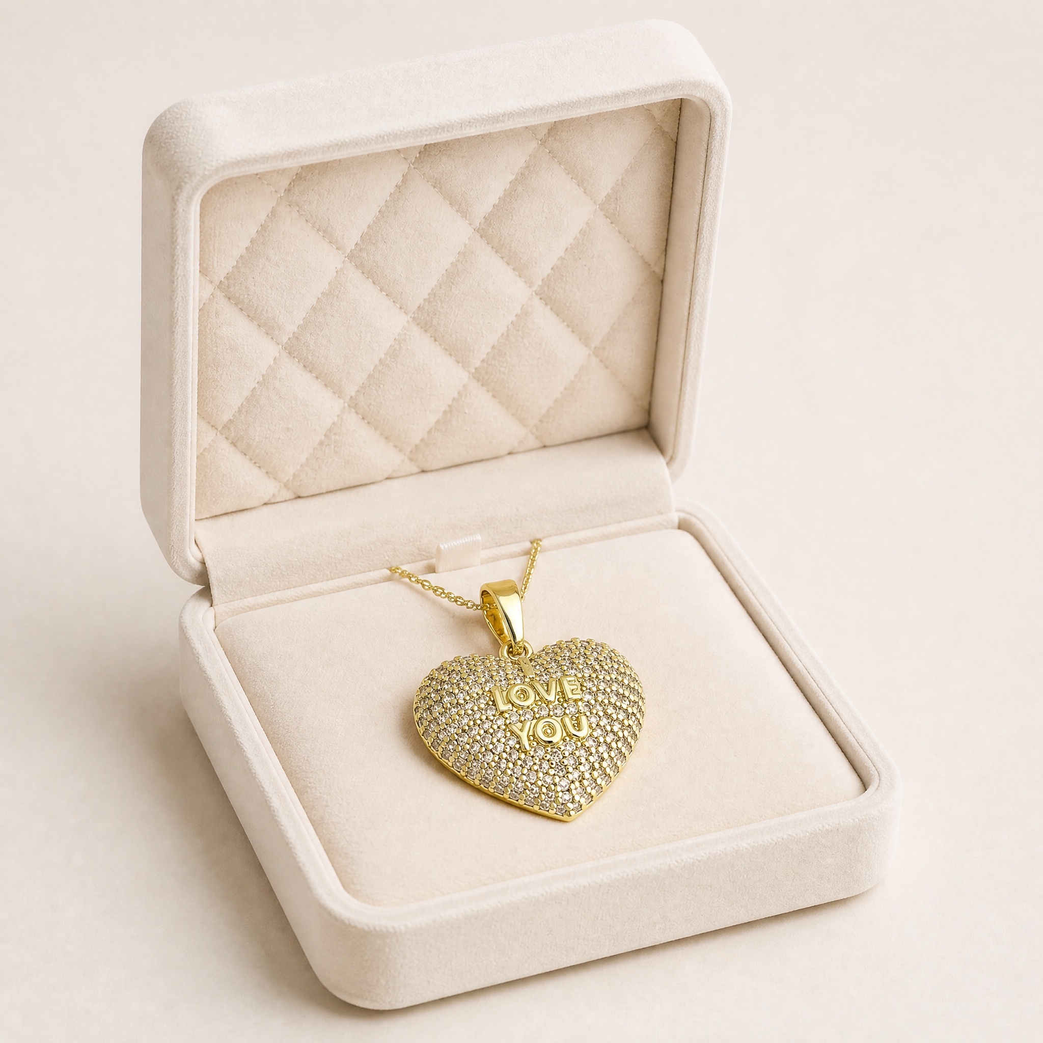 noem_v3_p4_inima_love_2 Pandantiv placat cu aur de 14K, model elegant în formă de inimă pavat integral cu cristale și mesajul reliefat „LOVE YOU”, 24/20 mm, Noem® - imagine 1