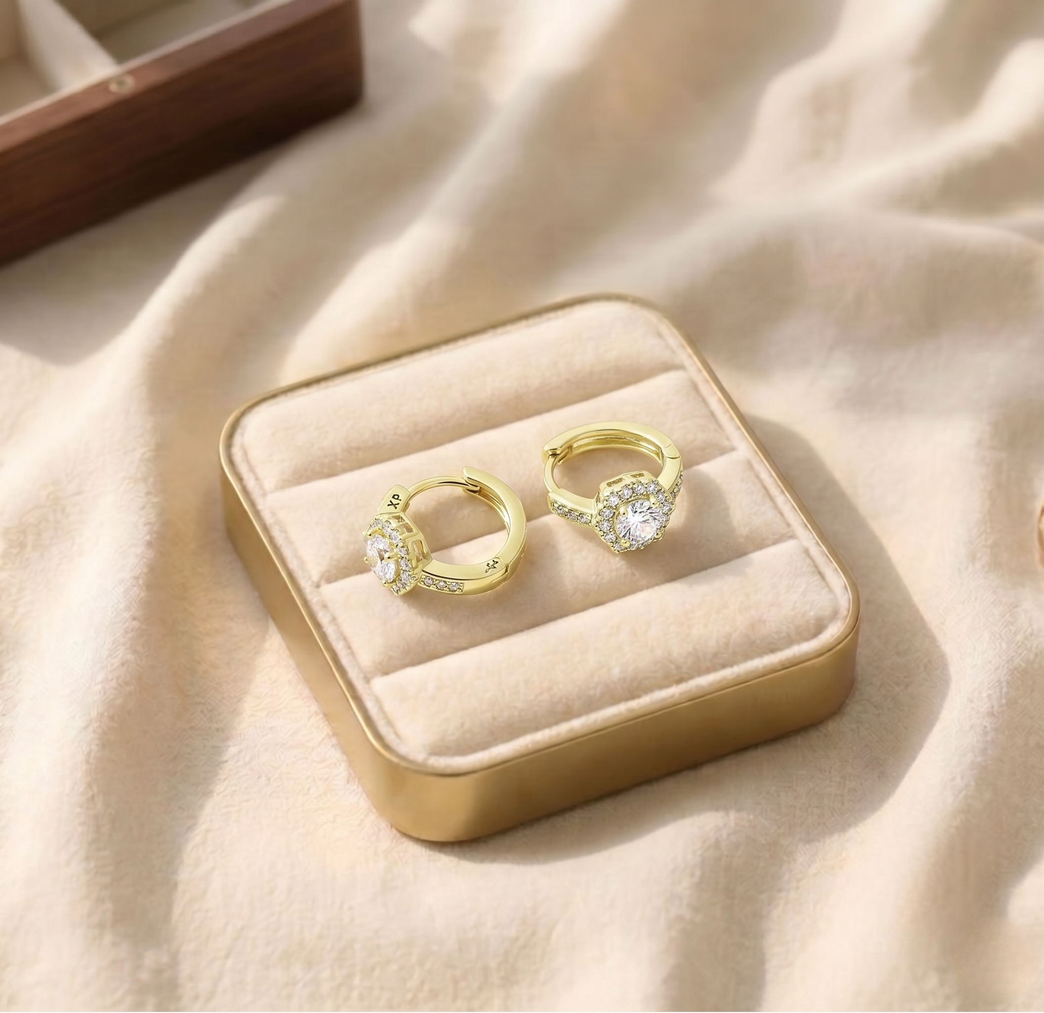 phototune.ai_1781279009 Cercei eleganți placați cu aur 14K, 13/7 mm, model briliant cu pietre transparente, Noem® - imagine 1