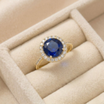 Inel elegant placat cu aur 14K, 9 mm, model cu piatră albastră și cristale, mărimea 8, Noem®