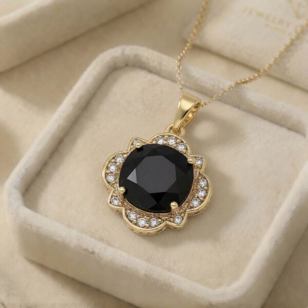 Pandantiv elegant placat cu aur 14K, 24/16 mm, model romb cu piatră neagră și cristale, Noem®