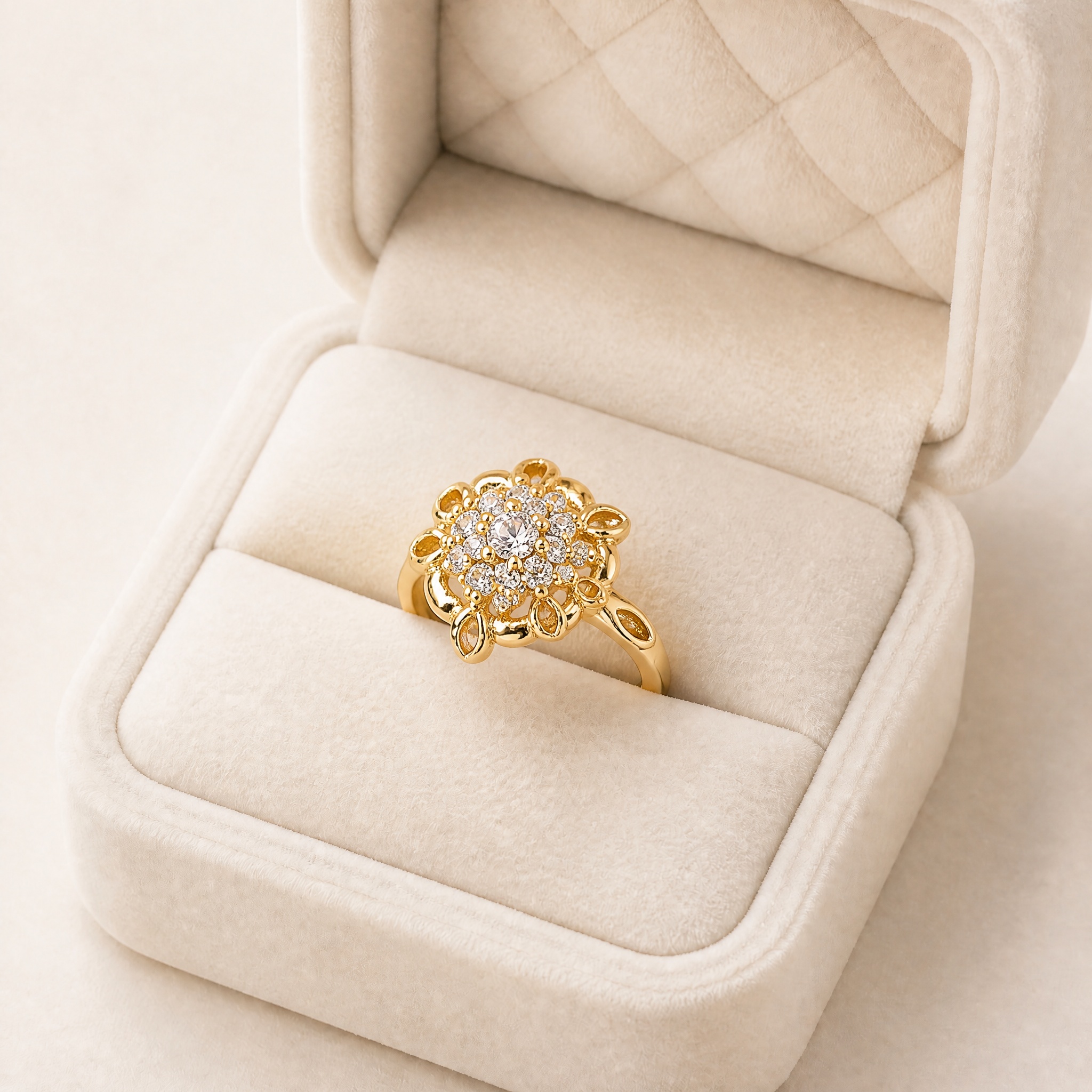 v2_floral_elaborat_cutie_canon_2 Inel elegant placat cu aur de 14K, model deosebit în formă de floare tridimensională Brilliant Marquise cu o piatră centrală rotundă înconjurată de cristale sclipitoare și o bordură decupată cu motive filigranate, 12 mm, Noem® - imagine 1