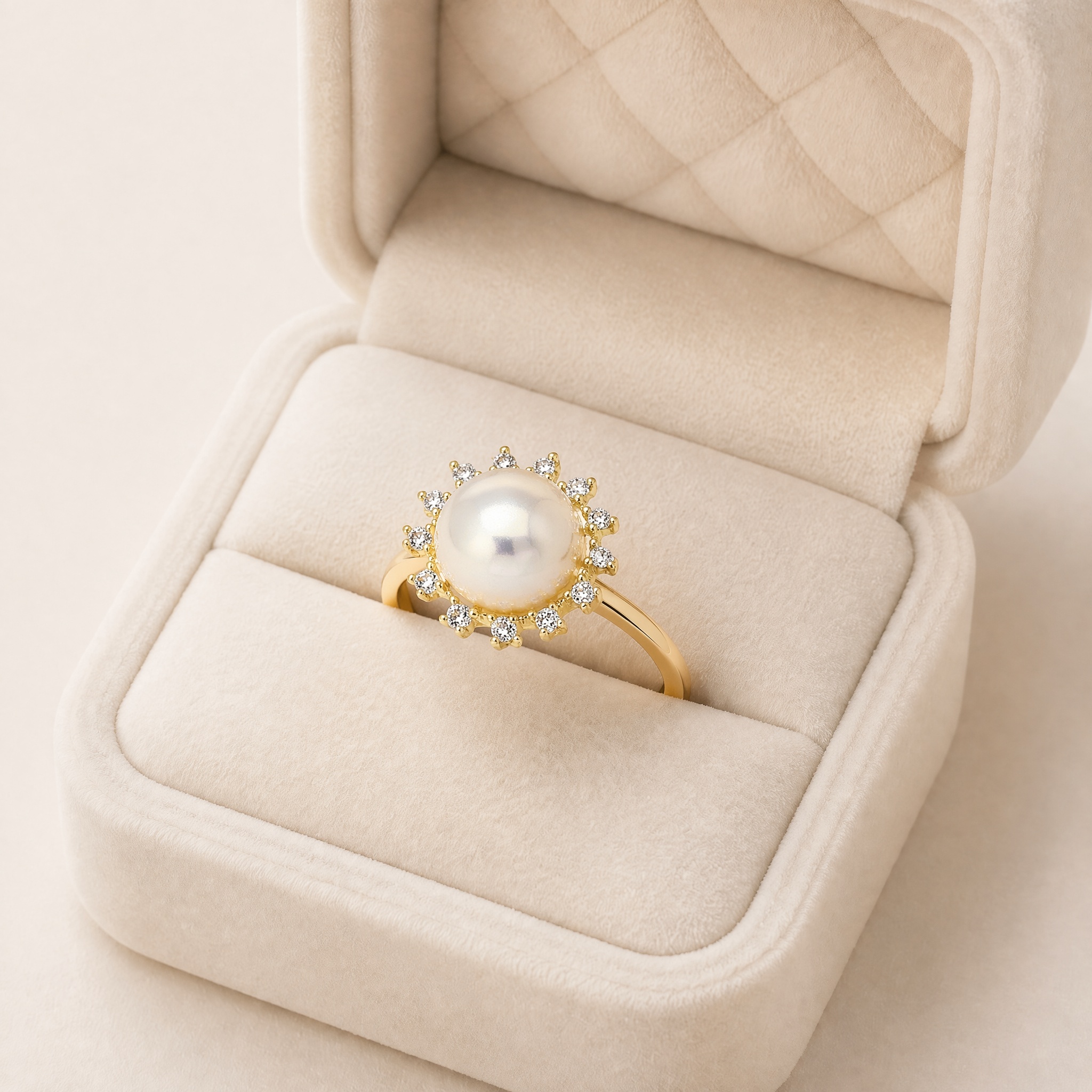 v2_perla_diamante_cutie_canon_2 Inel elegant placat cu aur de 14K, model deosebit de tip coroană cu o perlă centrală mare cu irizații fine de sidef înconjurată de cristale rotunde strălucitoare, 11 mm, marimea 6, Noem® - imagine 1