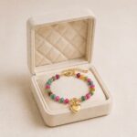 Brățară din oțel chirurgical placată cu aur de 14K cu mărgele colorate și pandantiv inimă, brățară de damă reglabilă 16+4 cm, Noem®
