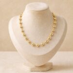 Colier din oțel chirurgical placat cu aur de 14K cu mărgele de 6 mm, colier de damă reglabil 45+10.5 cm din bile aurii, Noem®