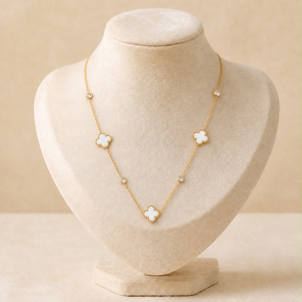 6d4e81d3-10d0-4f9a-9491-263d9ed1d735 Colier din oțel chirurgical placat cu aur de 14K cu trifoi alb și zirconiu cubic, 40+5 cm, colier de damă reglabil cu mai multe pandantive, Noem® - imagine 1