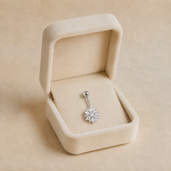 Piercing buric din oțel inoxidabil argintiu, model floare de lotus cu pietre cristal tip marquise și sferă înfiletabilă, Noem®