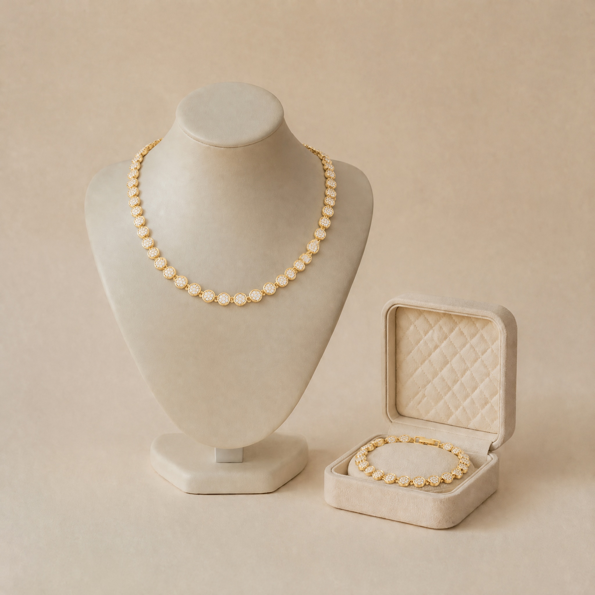 noem_colier_bust_bratara_cutie_final_2 Set colier și brățară pentru femei placat cu aur de 14K, design geometric cu zale sferice pavate cu zirconii și închidere de siguranță casetă, Noem® - imagine 1
