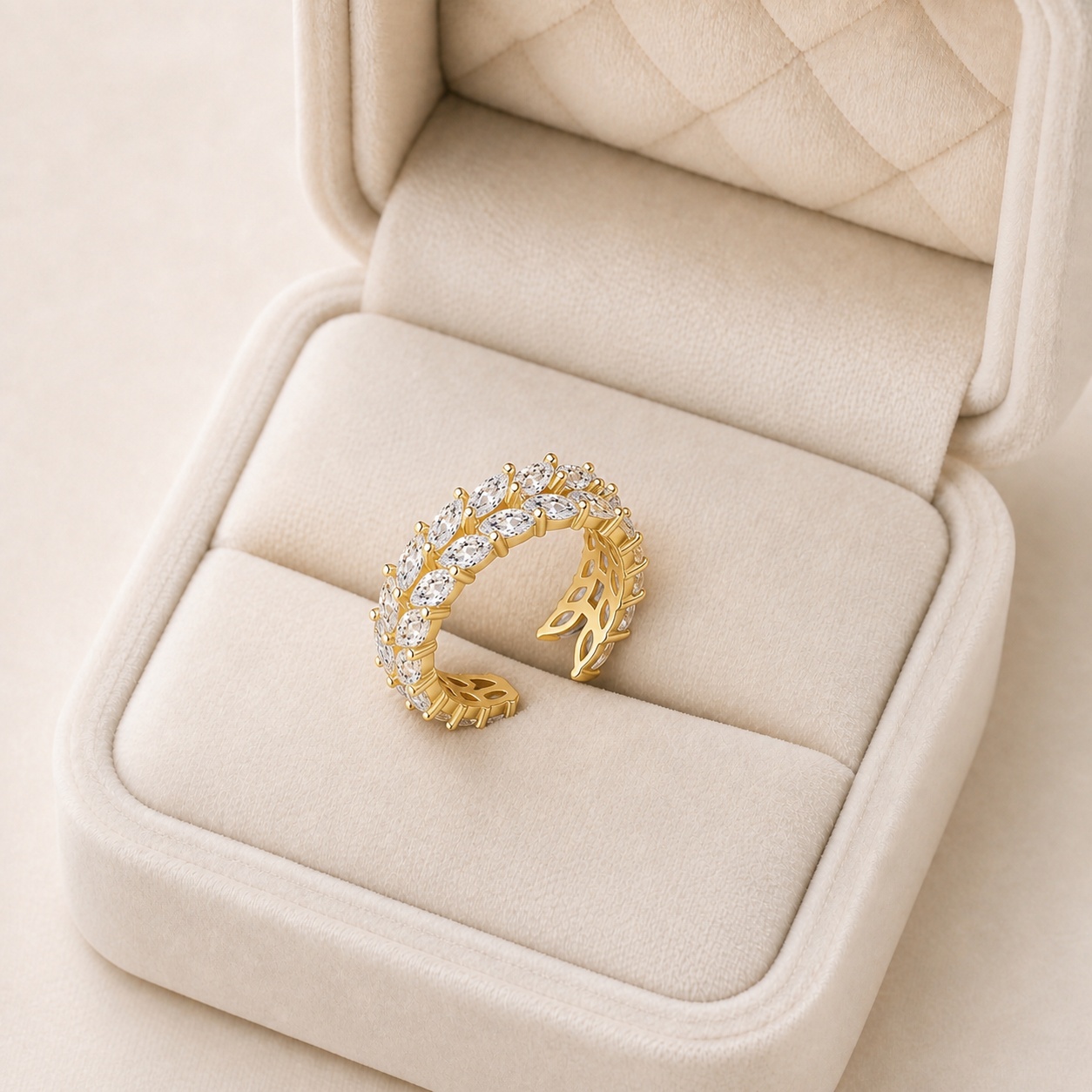 noem_inel_marquis_cutie_fidela_2 Inel reglabil din oțel chirurgical placat cu aur de 14K cu zirconiu cubic, inel de damă lat de 1,8 cm cu cristale albe strălucitoare, mărimea 7 ,Noem® - imagine 1