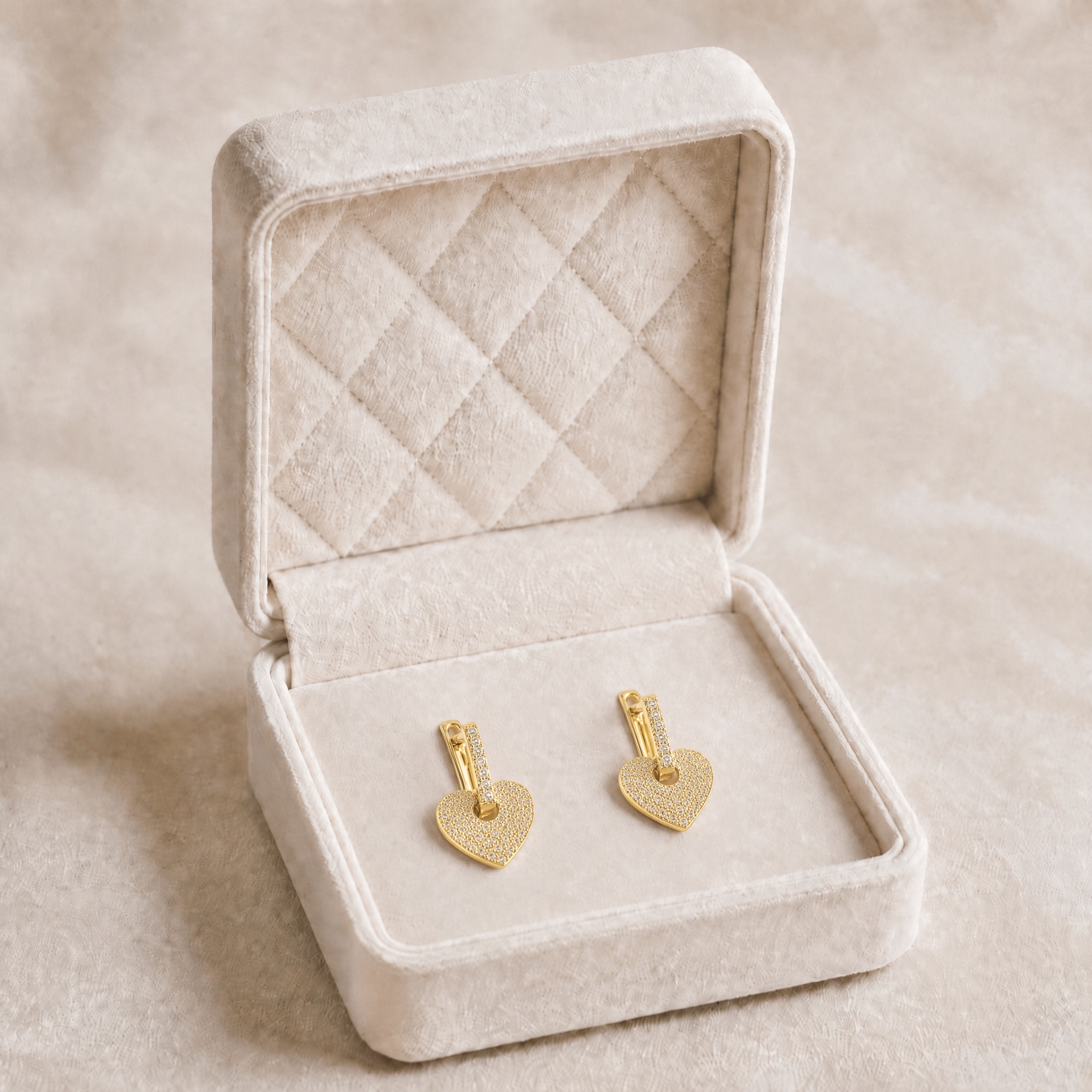 noem_inlocuire_cercei_NO0795_fidel_2 Cercei din oțel chirurgical placați cu aur de 14K cu zirconiu cubic în formă de inimă, 1x1 cm, cercei de damă strălucitori pavat, Noem® - imagine 1
