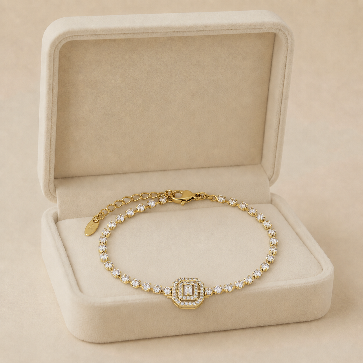 Image Aug 8, 2026, 02_33_17 PM Brățară elegantă tip tenis placată cu aur de 14K, lungime 18+3 cm, cu medalion central geometric de 11 mm bătut în zirconiu, Noem® - imagine 1