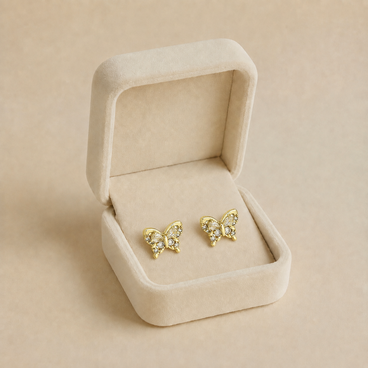 Image Aug 9, 2026, 02_50_23 PM Cercei pentru fetițe cu închidere pe șurub placați cu aur de 14K, cu motiv fluture strălucitor de 8/9 mm bătut în zirconii, Noem® - imagine 1