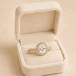 Inel de logodnă elegant din oțel inoxidabil placat cu aur de 14K, cu zirconiu cubic alb oval 1x0,9 cm și halo, Noem®