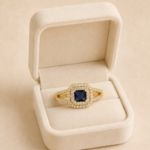 Inel elegant din oțel inoxidabil placat cu aur de 14K, cu zirconiu albastru safir și dublu halo de micro-cristale, Noem®