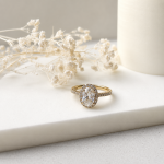 Inel de logodnă elegant din oțel inoxidabil placat cu aur de 14K, cu zirconiu cubic alb oval 1x0,9 cm și halo, Noem® - imagine 2