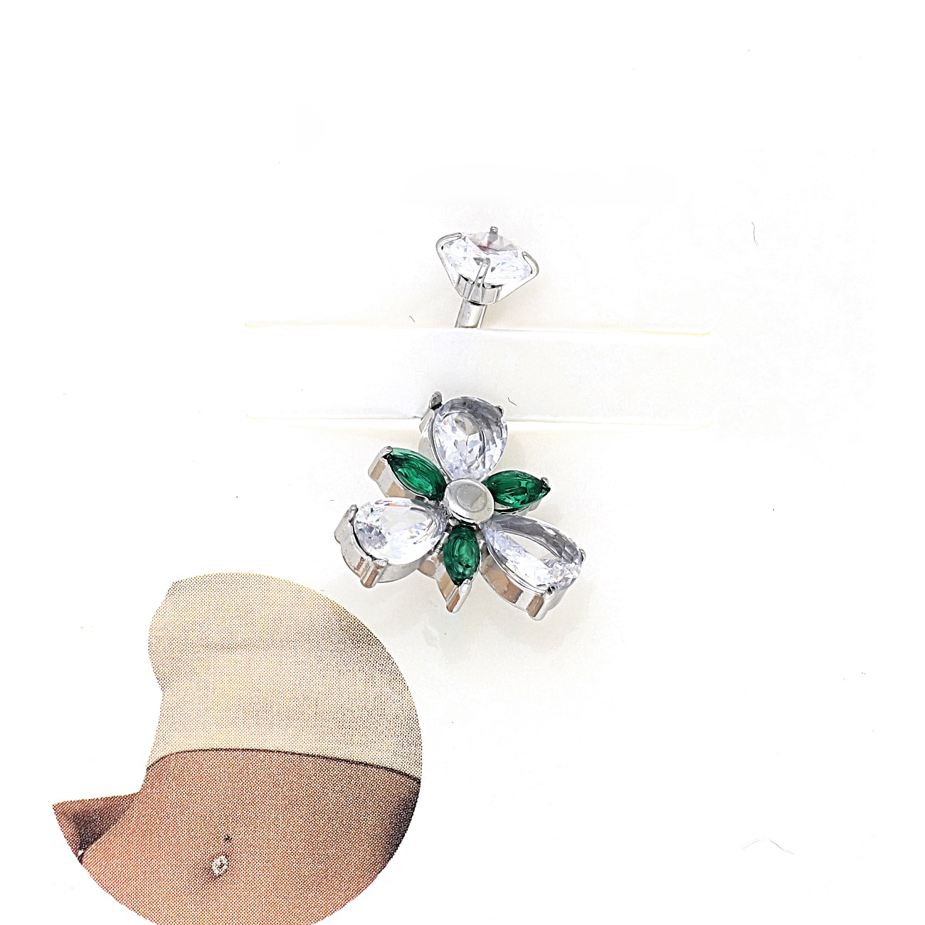 NO1129-88981_01 Piercing pentru buric din oțel inoxidabil, model floare cu zirconii transparente și verzi, 22/14 mm, hipoalergenic, Noem® - imagine 1