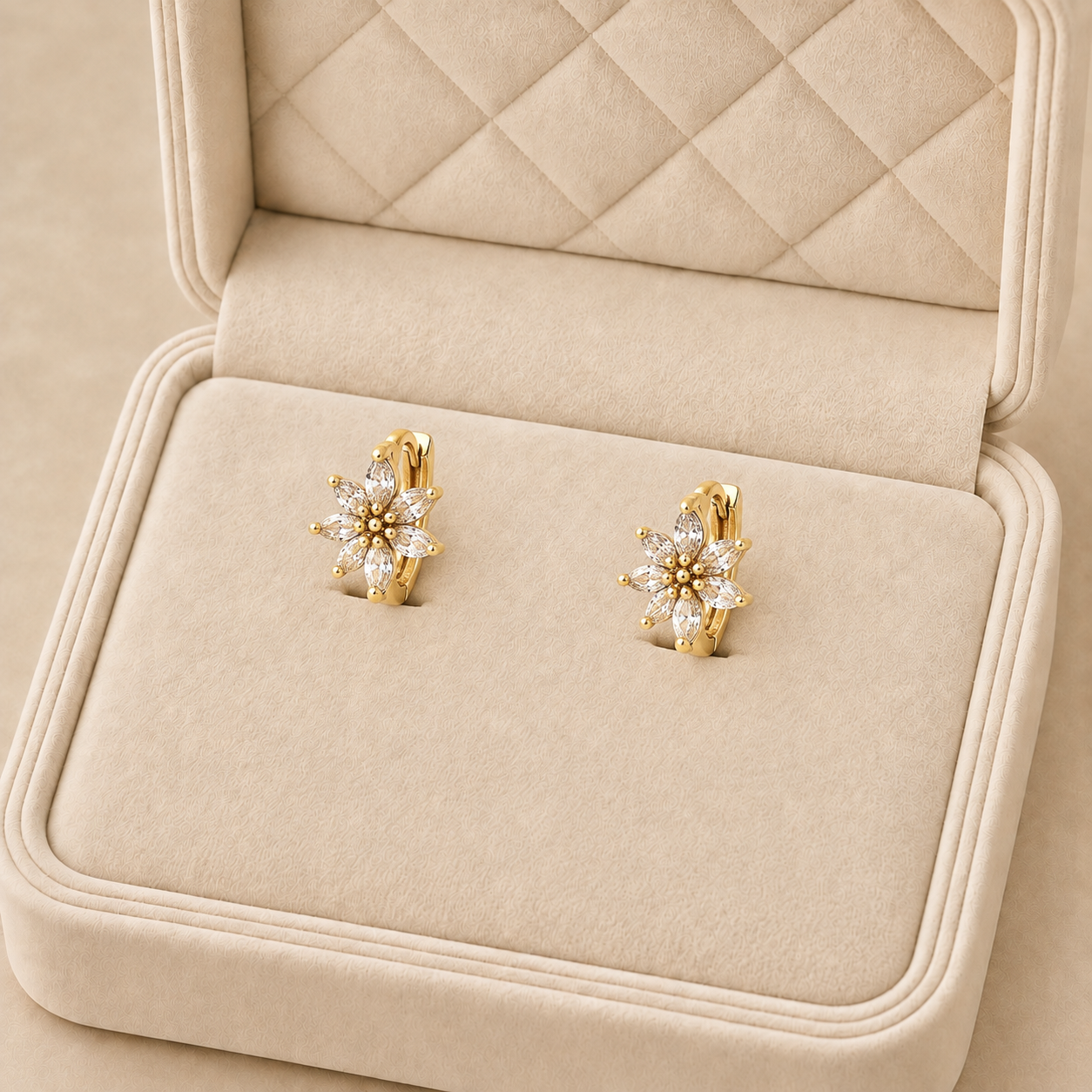 NO1204-90933_01 Cercei damă rotunzi din oțel inoxidabil placat cu aur, model cu floare de crin din cristale, 12/11 mm, Noem® - imagine 1