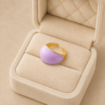 Inel reglabil din oțel inoxidabil placat cu aur de 14 K, design deschis cu email violet pastel, lățime 1, 8 cm, Noem®