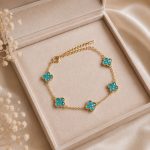 Brățară damă din oțel inoxidabil placat cu aur de 14 K, model cu pandantive trifoi turcoaz, elemente de 9 mm, lungime 16.5+3.5 cm, Noem® - imagine 3