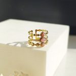 Inel damă reglabil din oțel inoxidabil placat cu aur de 14 K, model triplu texturat cu pietre roz, lățime 1.9 cm, Noem® - imagine 2