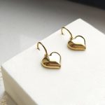 Cercei damă atârnători din oțel inoxidabil placat cu aur de 14 K, pandantiv inimă 3D voluminoasă, 3.2 cm, Noem® - imagine 2